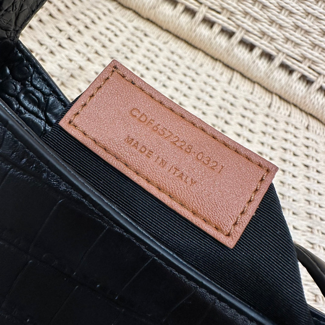 LE 5 À 7 BAG 24 HOBO AUS SCHWARZEM KALBSLEDER