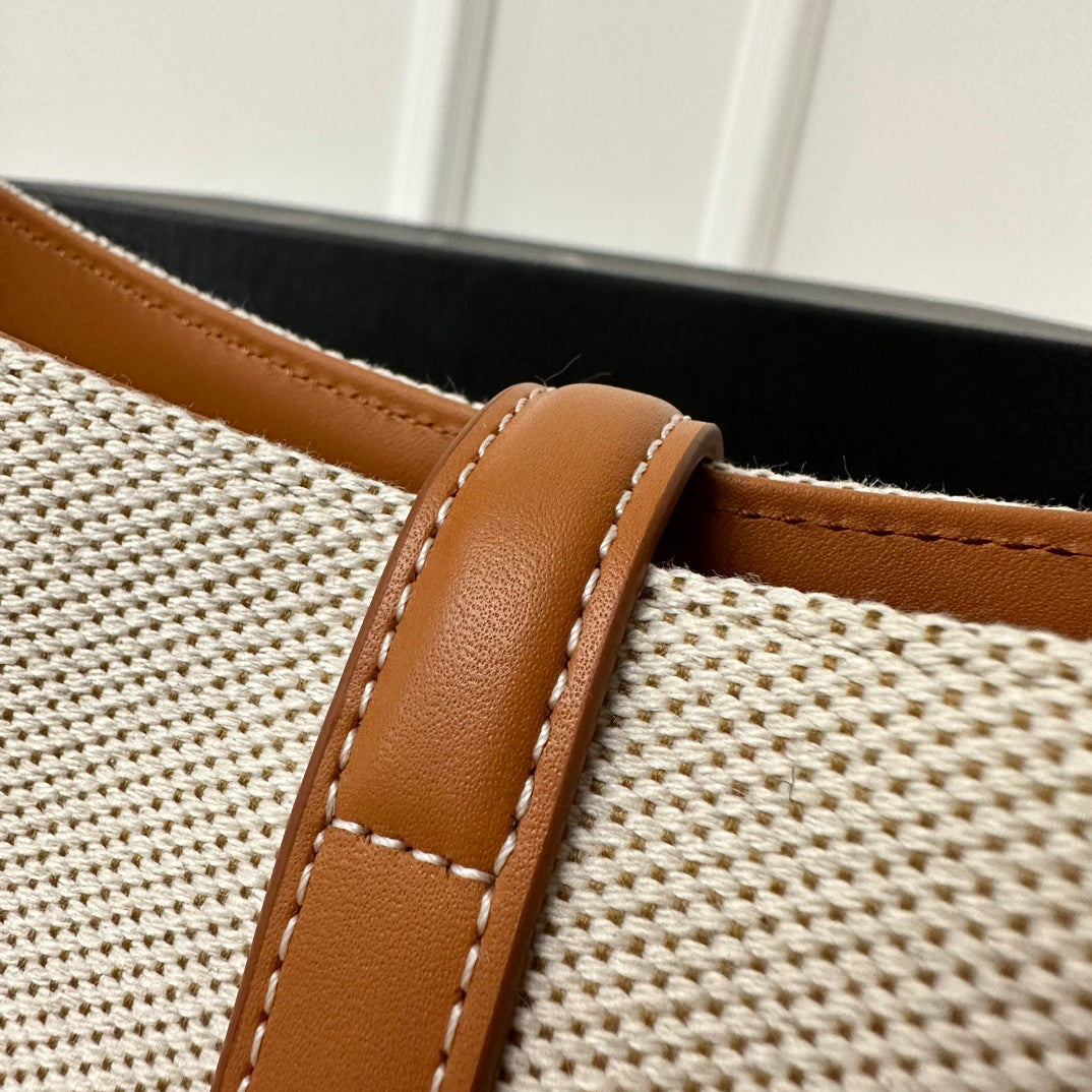 LE 5 À 7 BAG 23 WEISS BRAUNES CANVAS MIT KALBSLEDER