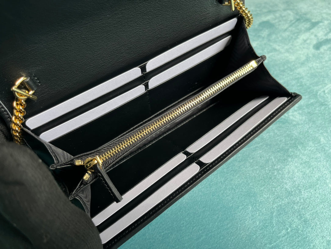 BLONDIE SCHULTERTASCHE 21 IN SCHWARZEM KALBSLEDER GOLDENE BESCHLÄGE