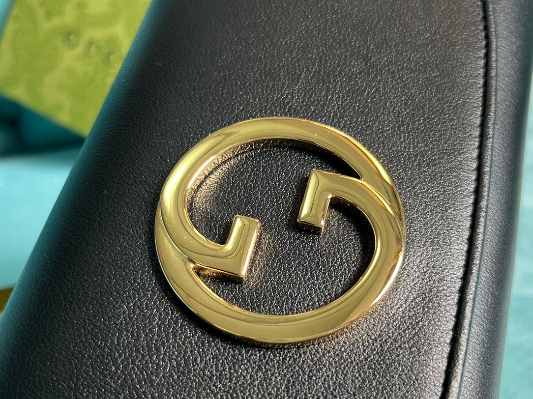 BLONDIE SCHULTERTASCHE 21 IN SCHWARZEM KALBSLEDER GOLDENE BESCHLÄGE