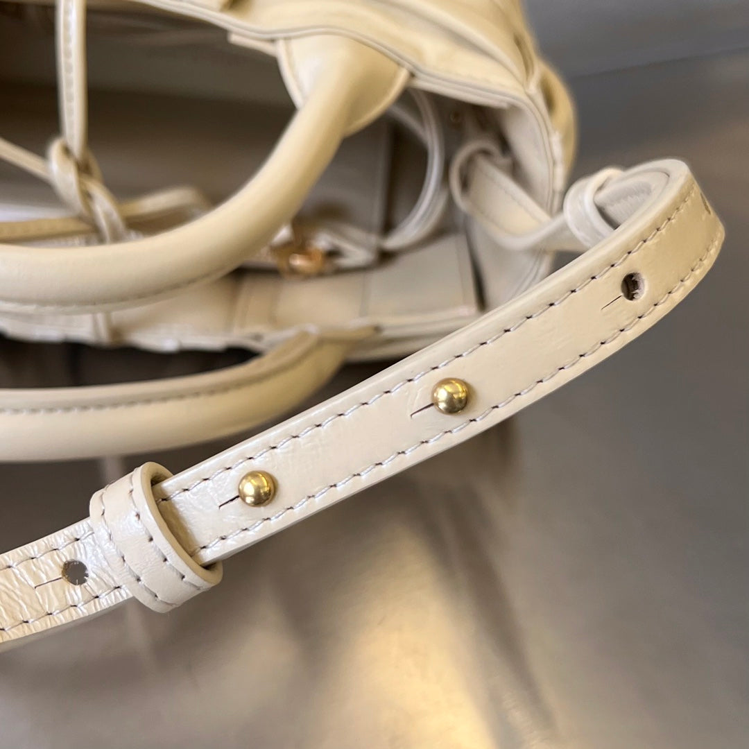 CANDY ARCO TOTE 20 IN BEIGE WEICHES LAMMLEDER