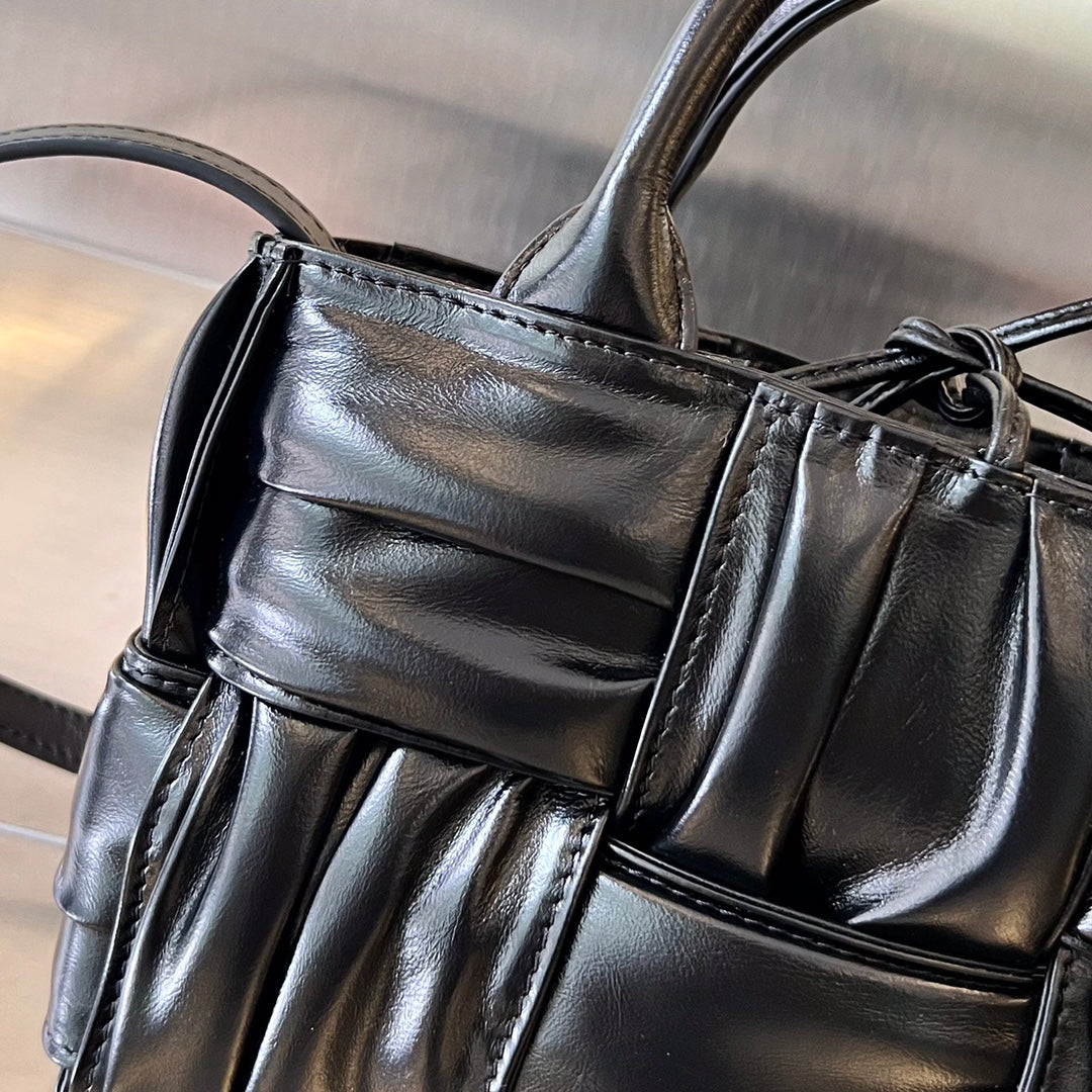 CANDY ARCO TOTE 20 IN SCHWARZES WEICHES LAMMLEDER