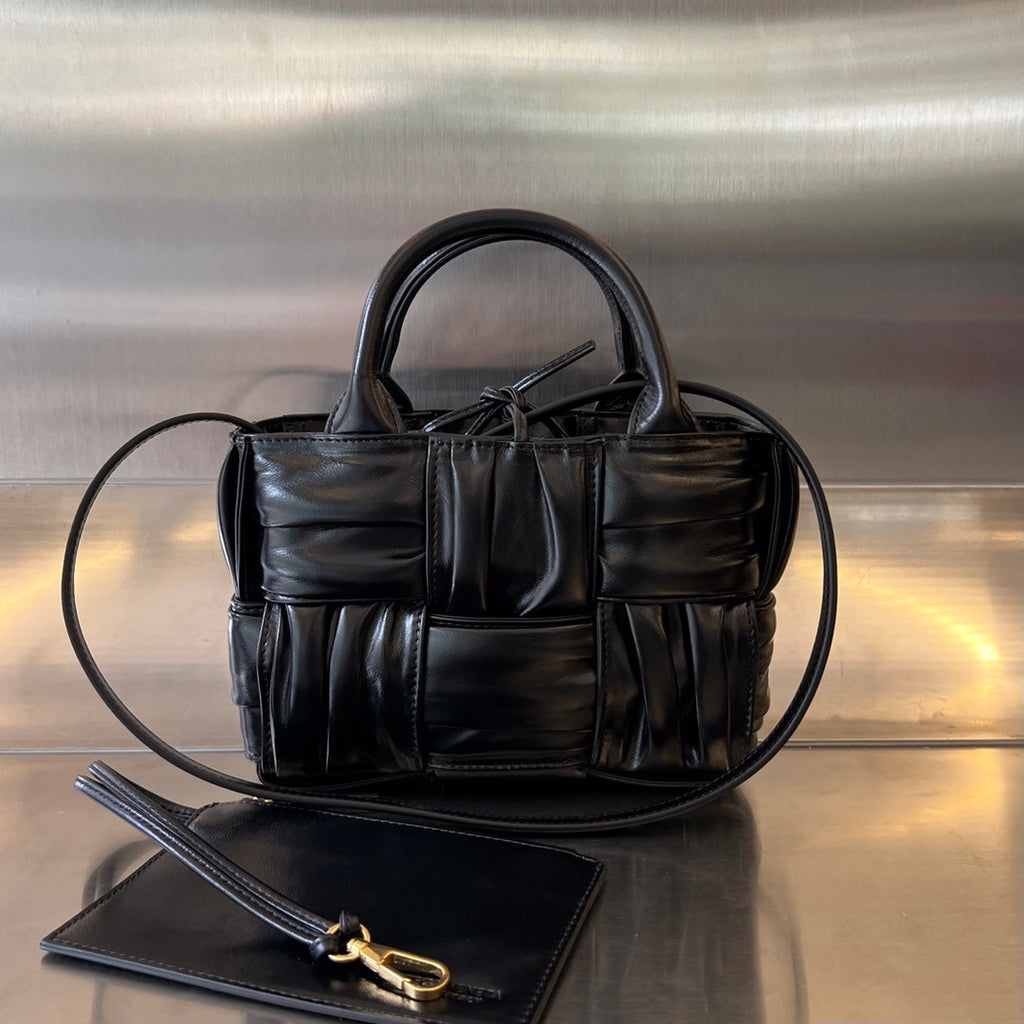 CANDY ARCO TOTE 20 IN SCHWARZES WEICHES LAMMLEDER