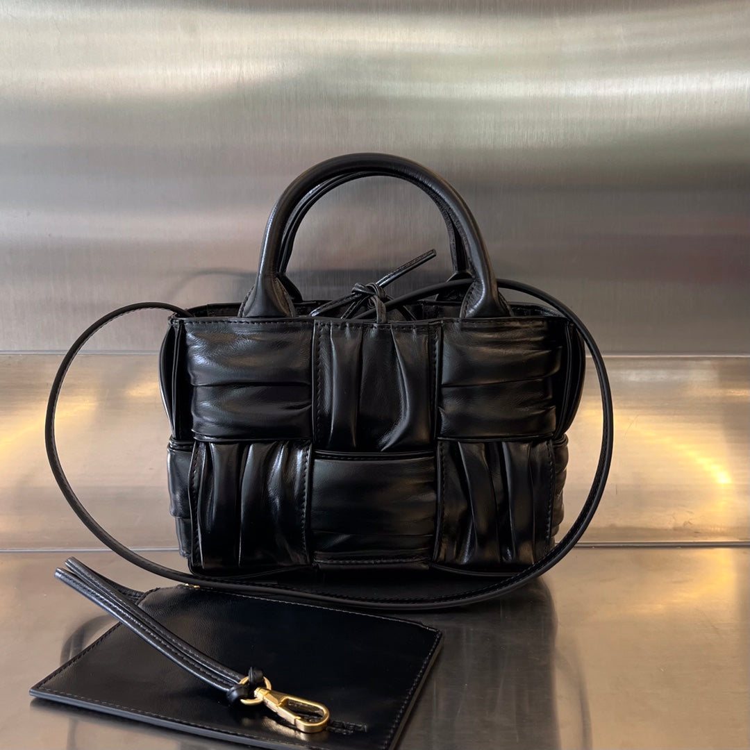 CANDY ARCO TOTE 20 IN SCHWARZES WEICHES LAMMLEDER