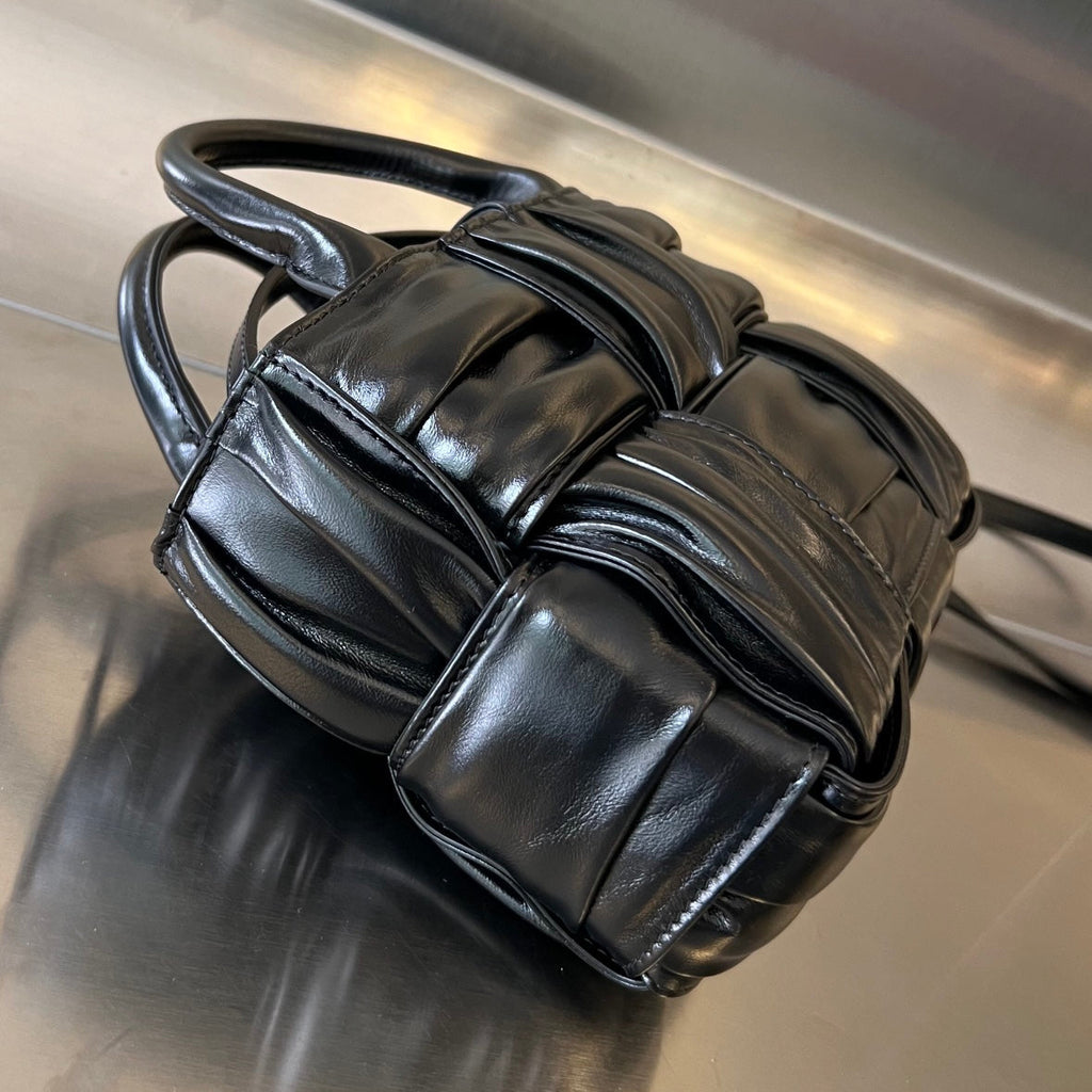 CANDY ARCO TOTE 20 IN SCHWARZES WEICHES LAMMLEDER