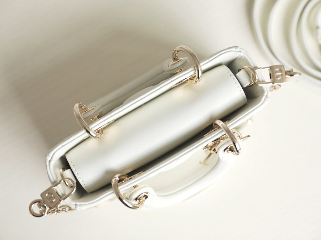 LADY D-JOY MICRO 16 IN WEISSES LAMMFELL