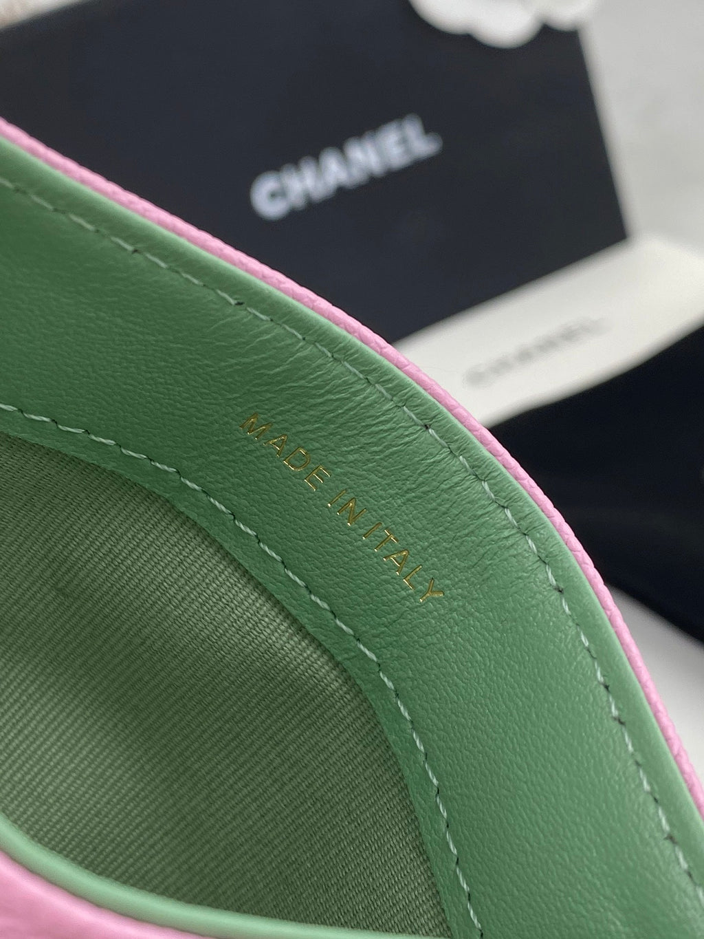 Kreditkartenetui, 19,5 cm, rosa genarbtes Kalbsleder, Gold Icon