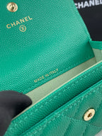 CC-Klappkartenetui 11, smaragdgrünes genarbtes Kalbsleder, Gold-Icon