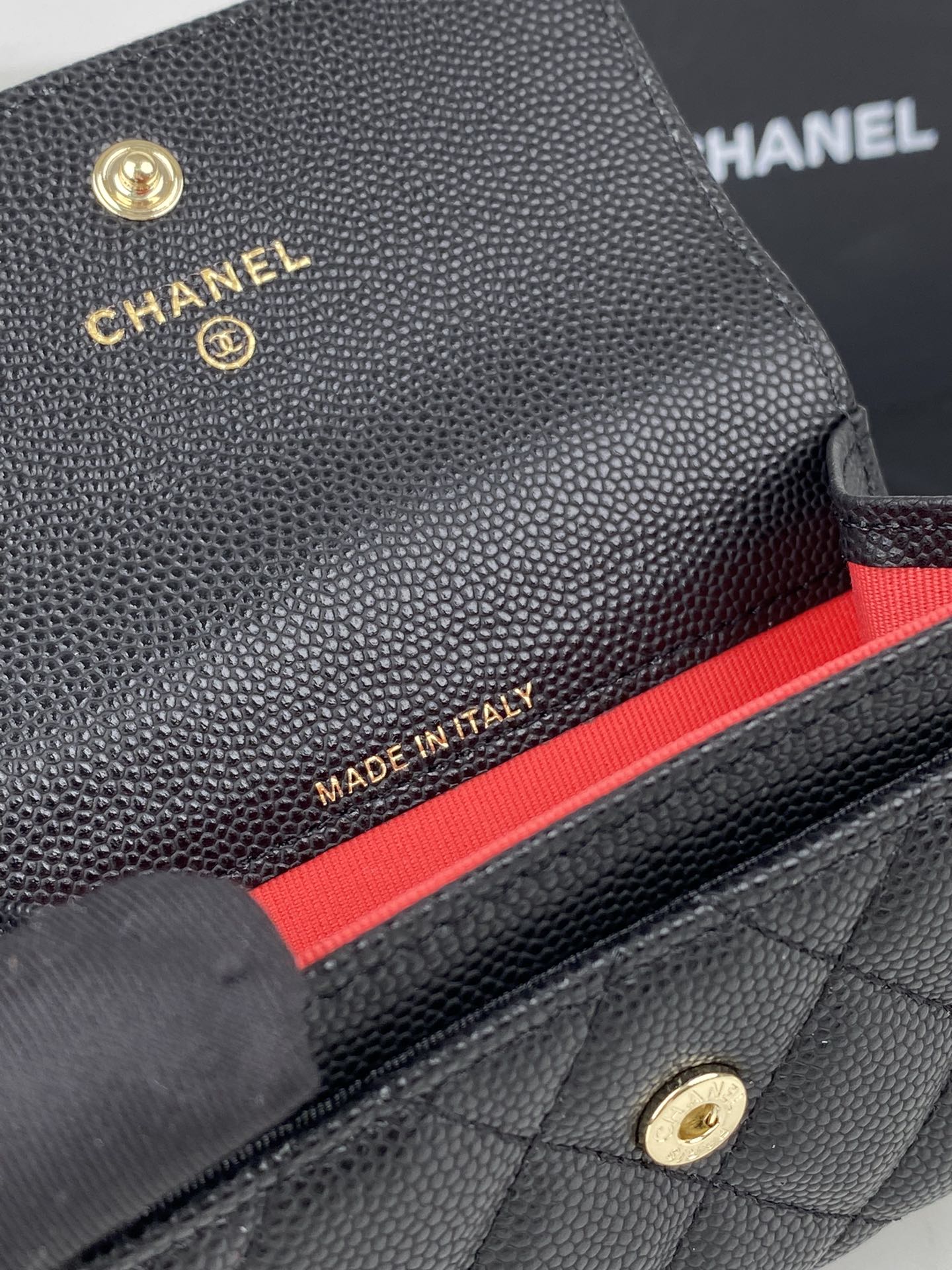 CC-Klappkartenetui 11 Schwarzes genarbtes Kalbsleder Gold Icon