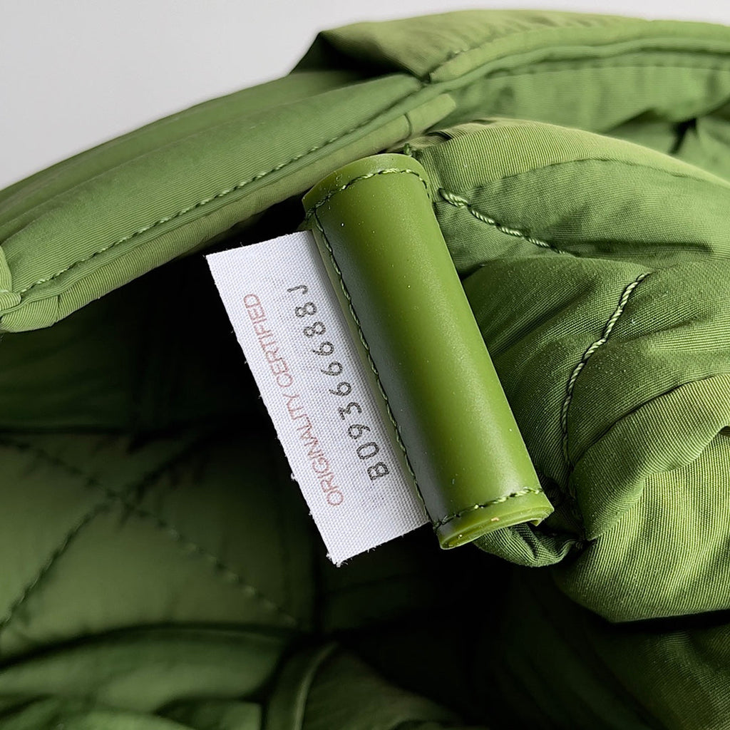 BV CASSETTE 32 BAG IN GREEN FERN POLYAMID