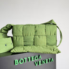 BV CASSETTE 32 BAG IN GREEN FERN POLYAMID