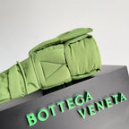 BV CASSETTE 32 BAG IN GREEN FERN POLYAMID
