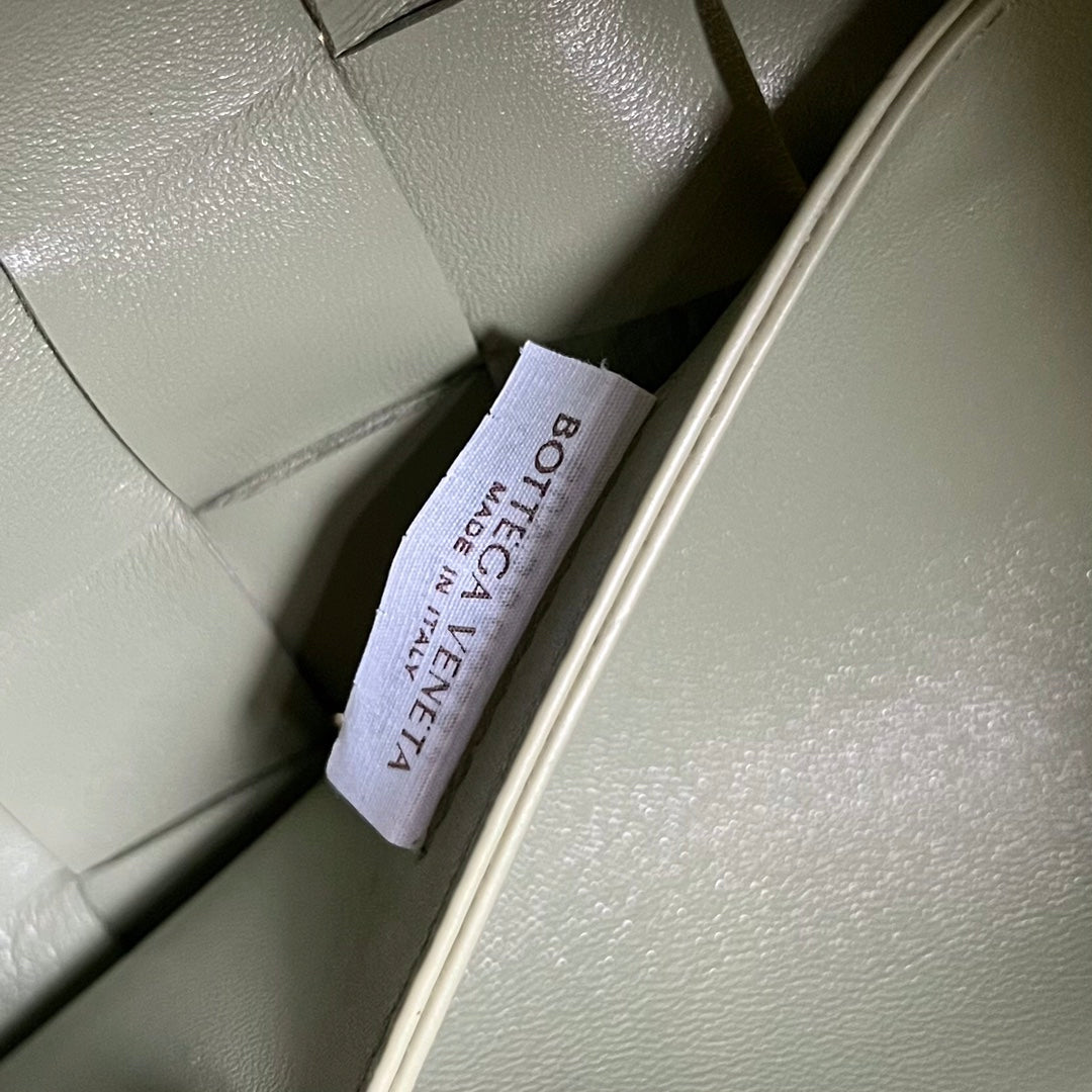 MITTELGROSSE 28-KASSETTEN-KASSETTE, GRAUES LAMMLEDER