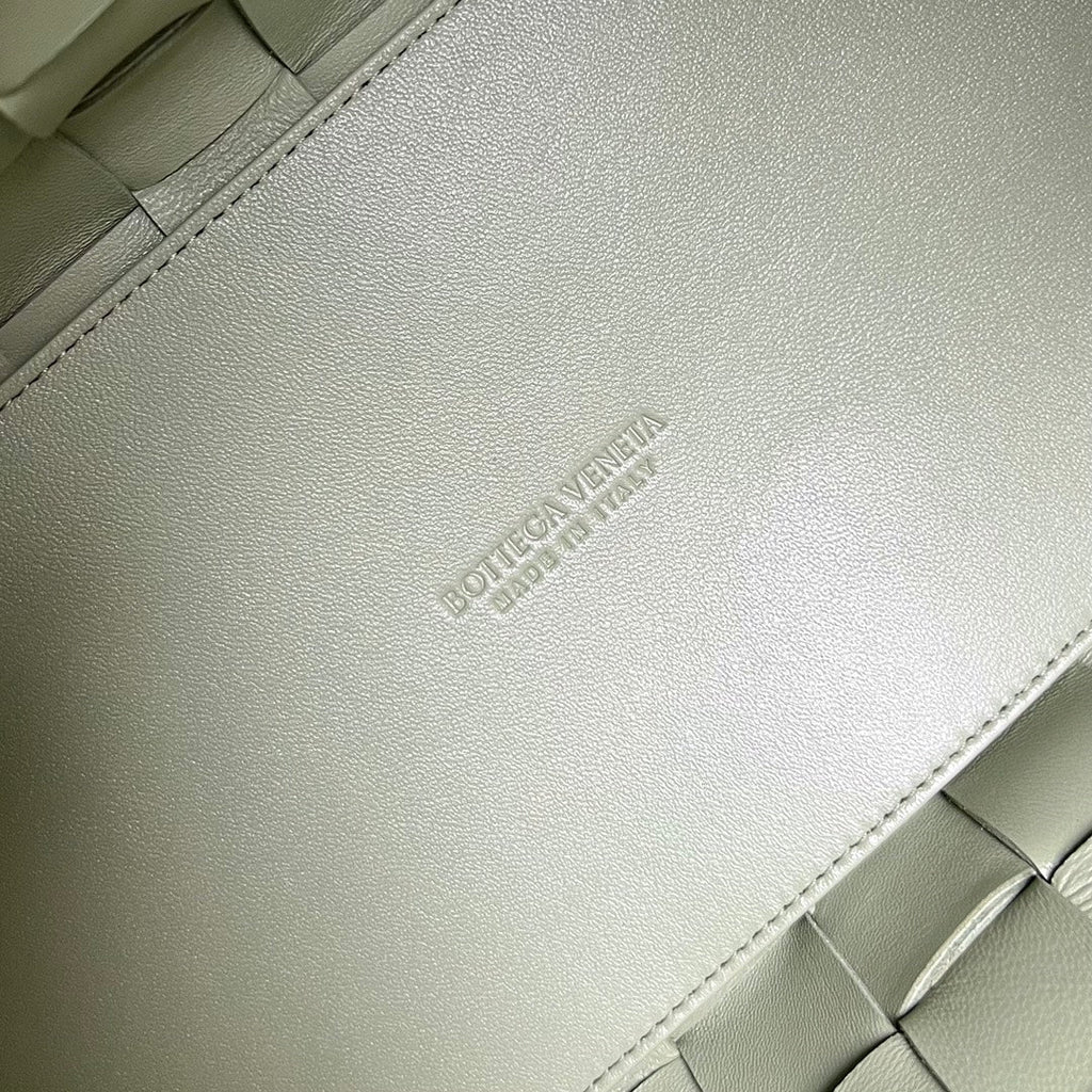 MITTELGROSSE 28-KASSETTEN-KASSETTE, GRAUES LAMMLEDER