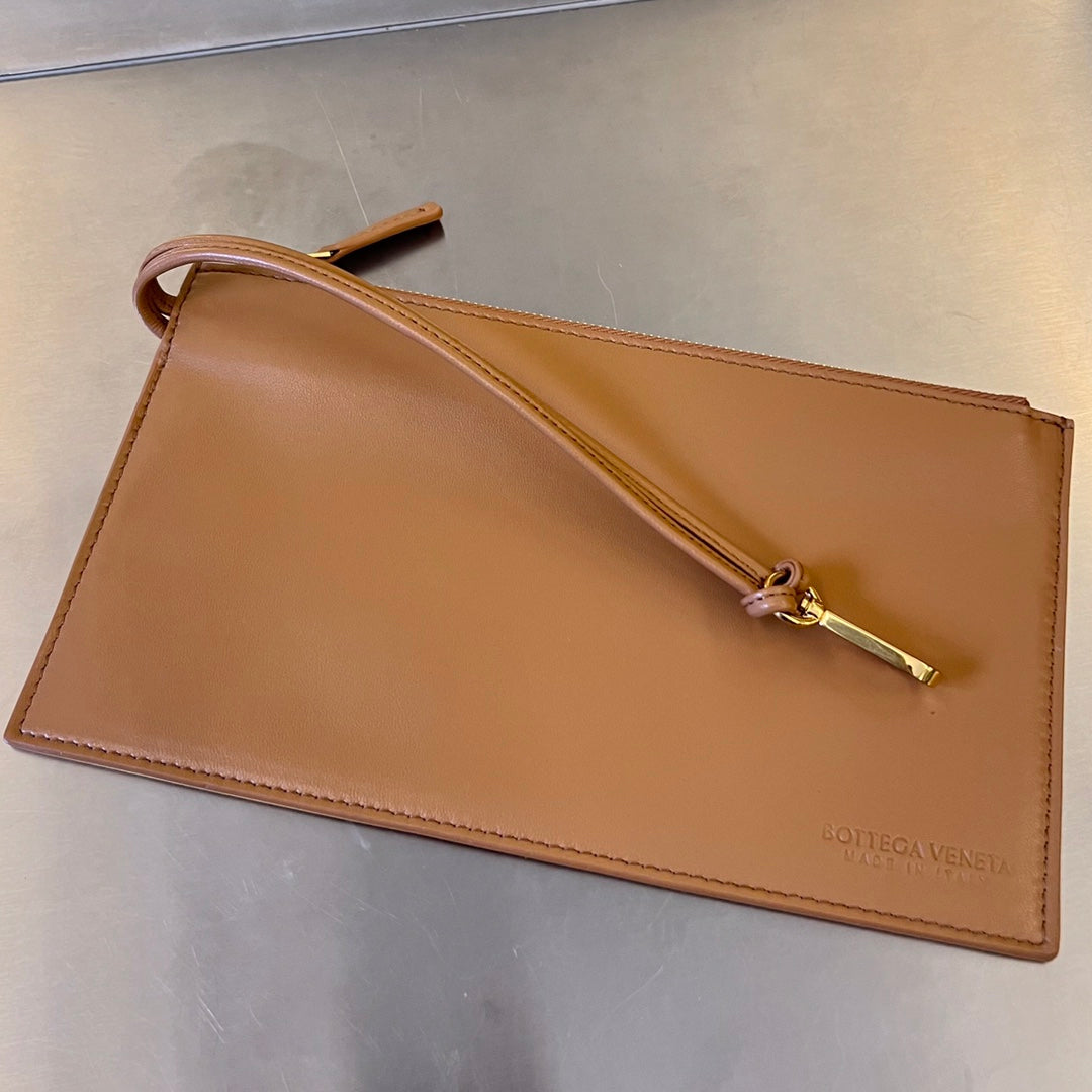 MITTEL 28 KASSETTEN ERDNUSSBRAUN LAMMHAUT