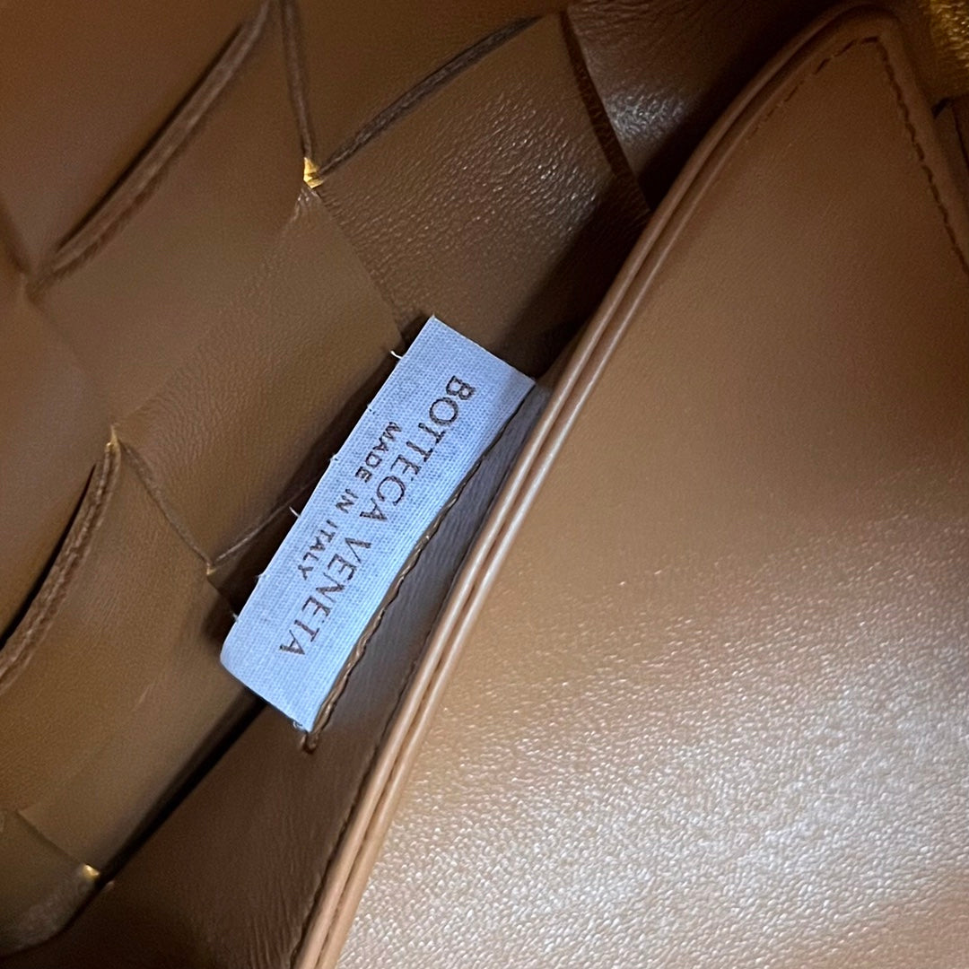 MITTEL 28 KASSETTEN ERDNUSSBRAUN LAMMHAUT