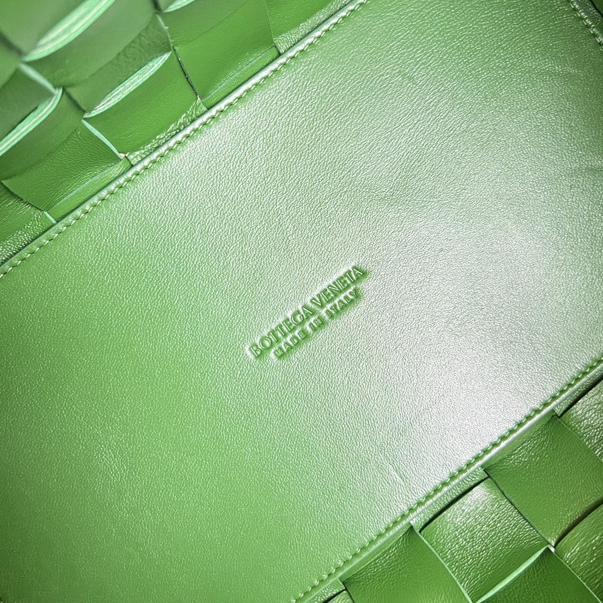 MITTEL 28 KASSETTEN NEONGRÜN LAMMFELL