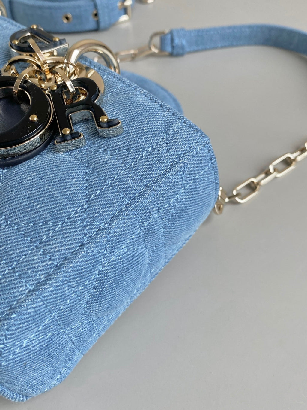 D-JOY TASCHE 22 IN HELLBLAUEM MACROCANNAGE-DENIM