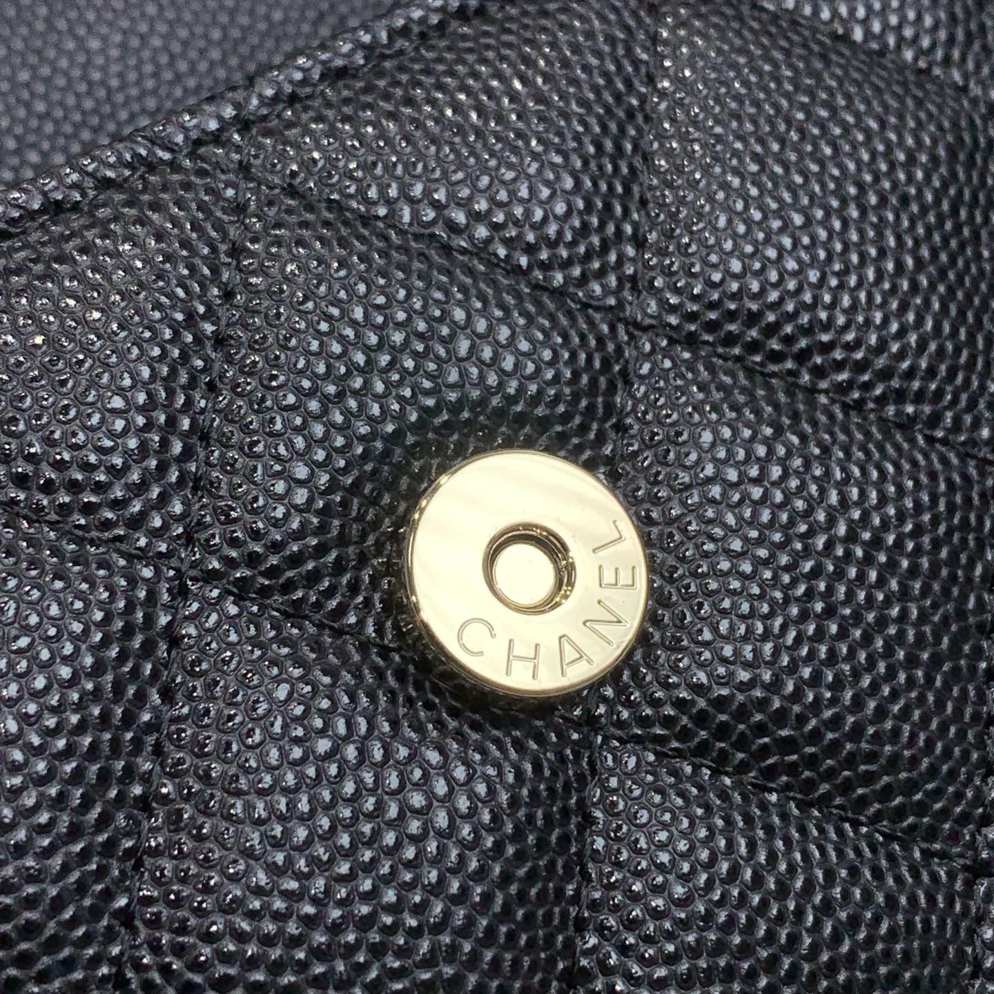 23P Klappentasche 19 cm Schwarz Caviar Goldbeschläge 