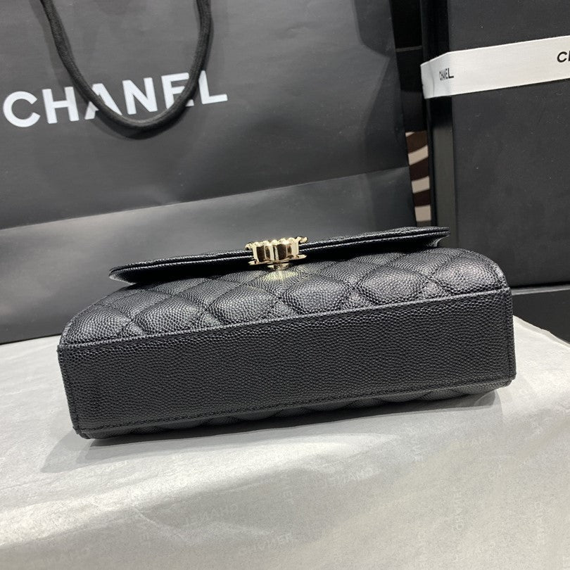 23P Klappentasche 19 cm Schwarz Caviar Goldbeschläge 