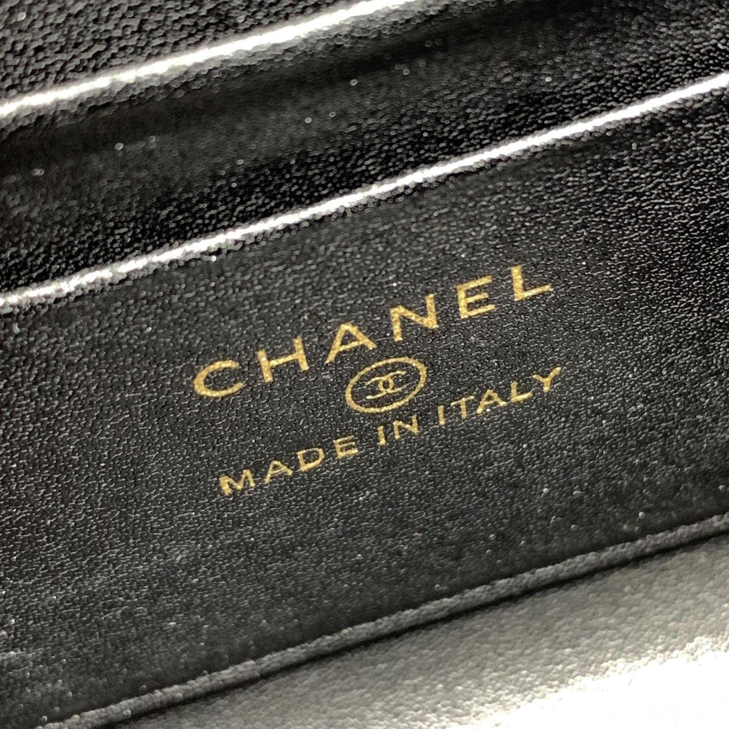 23P Klappentasche 15 cm Schwarz Caviar Goldbeschläge 