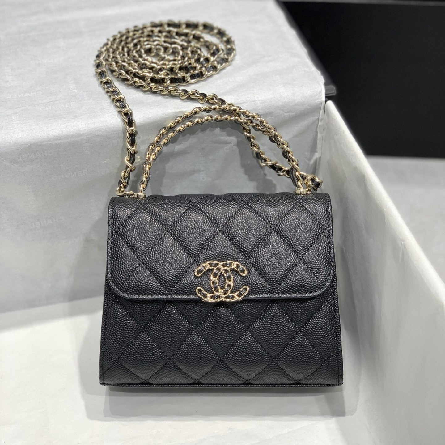 23P Klappentasche 15 cm Schwarz Caviar Goldbeschläge 