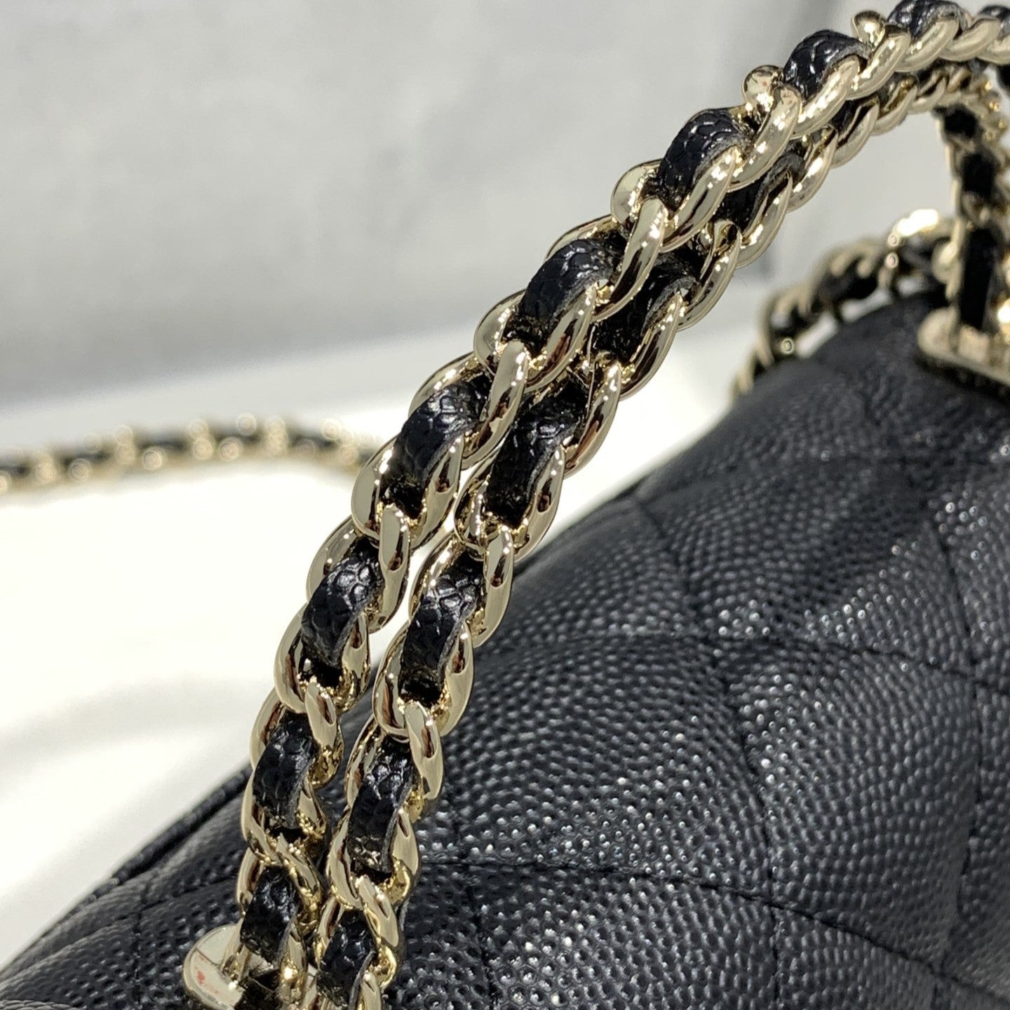 23P Klappentasche 15 cm Schwarz Caviar Goldbeschläge 