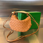 Sardine 20 mit Kette in hellbraunem Lammfell