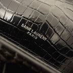 KATE TASSEL 20 SCHWARZES KROKODILMUSTER-KALBLEDER MIT SILBERNEN LOGO