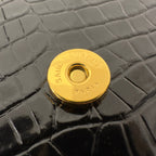 KATE TASSEL 20 SCHWARZES KROKODILMUSTER-KALBLEDER MIT GOLDENEM LOGO