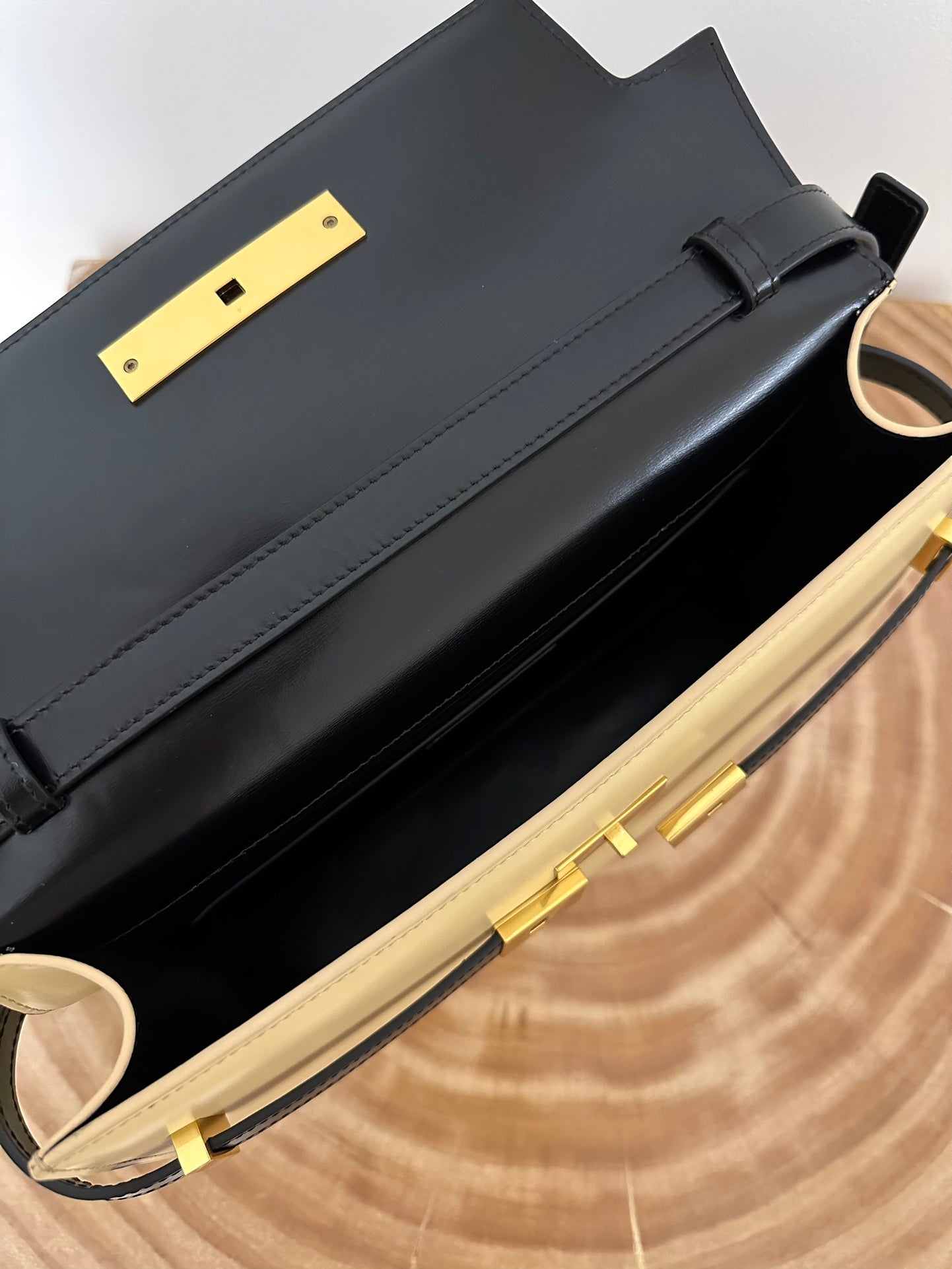 MANHATTAN 29 TOP-HANDLE IN GLATTEM SCHWARZ-BEIGE KALBSLEDER