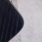 LOU KAMERATASCHE 23 IN SCHWARZEM WILDLEDER UND KALBSLEDERBESATZ