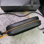 LOU KAMERATASCHE 23 IN SCHWARZEM WILDLEDER UND KALBSLEDERBESATZ