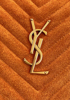 LOU KAMERATASCHE 23 IN SPANISCH-ORANGE-WILDLEDER UND BRAUNEN KALBSLEDERBESATZ