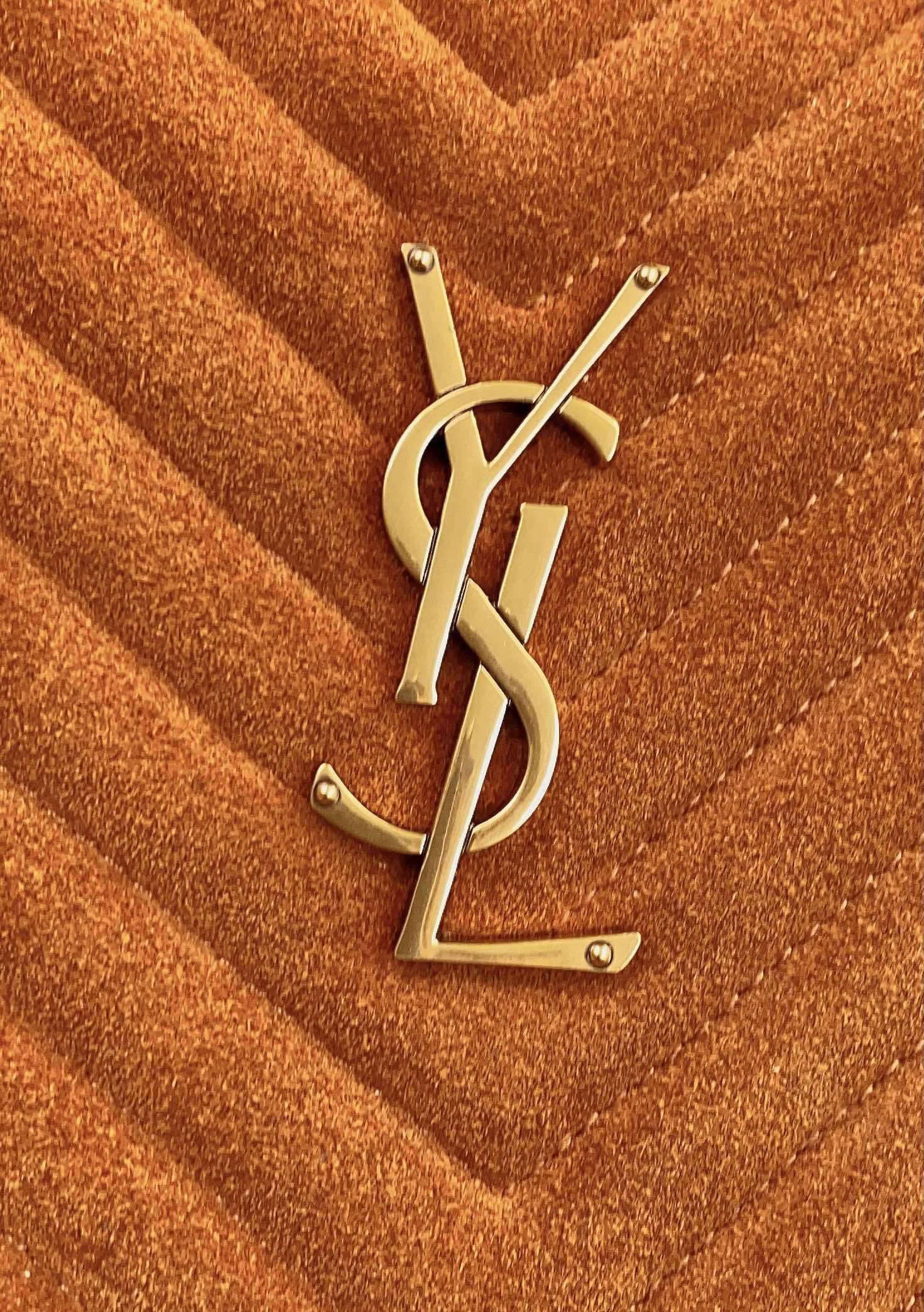 LOU KAMERATASCHE 23 IN SPANISCH-ORANGE-WILDLEDER UND BRAUNEN KALBSLEDERBESATZ