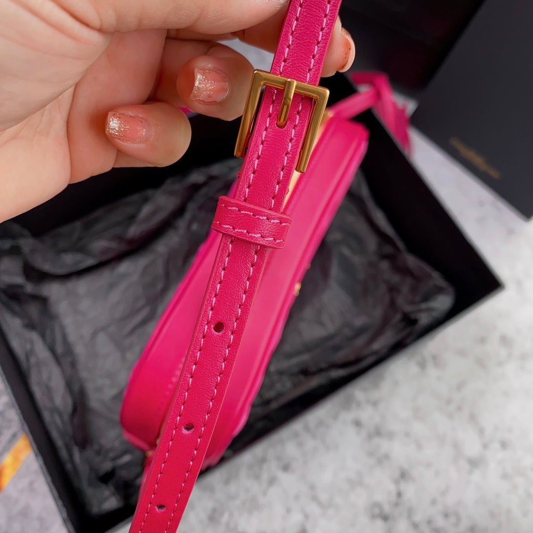 LOU KAMERATASCHE 23 IN HELLROSA WILDLEDER UND KALBSLEDERBESATZ