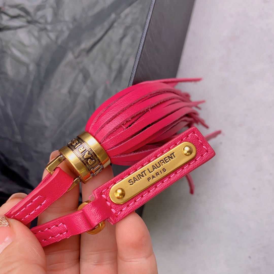 LOU KAMERATASCHE 23 IN HELLROSA WILDLEDER UND KALBSLEDERBESATZ