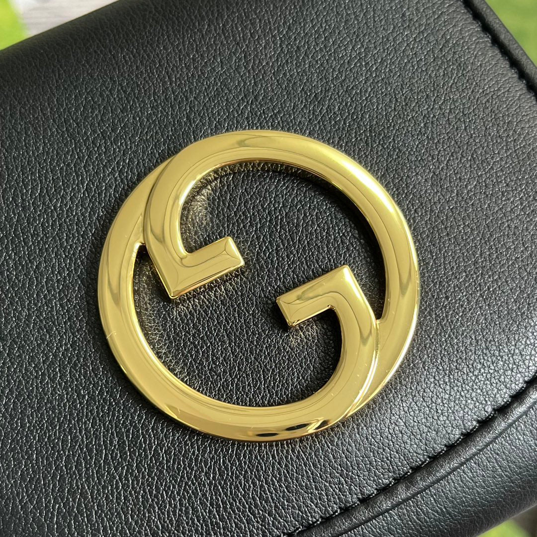 BLONDIE INTERLOCK MINI-SCHULTERTASCHE 12 ZOLL SCHWARZES KALBSLEDER GOLDENE KETTE