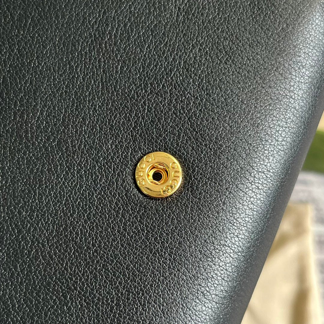 BLONDIE INTERLOCK MINI-SCHULTERTASCHE 12 ZOLL SCHWARZES KALBSLEDER GOLDENE KETTE