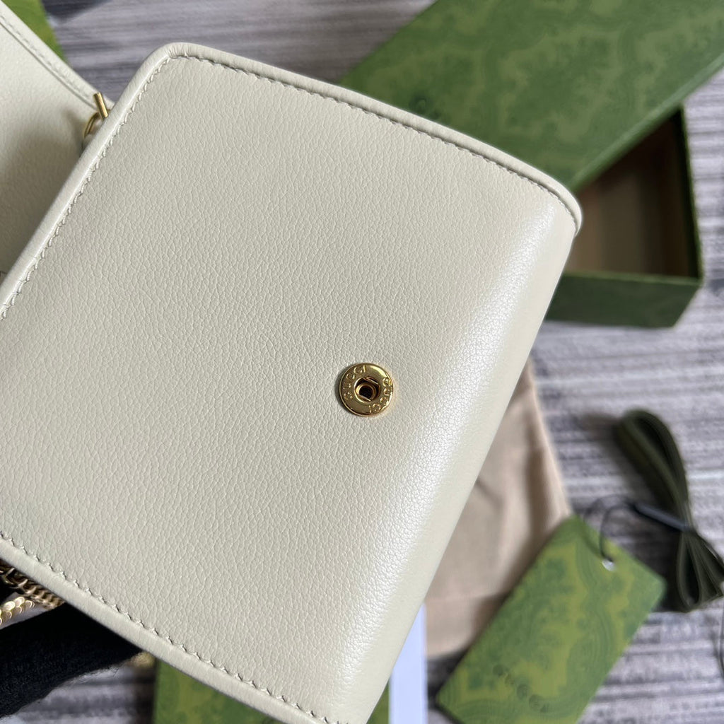 BLONDIE INTERLOCK MINI-SCHULTERTASCHE, 30 CM, WEISSES KALBSLEDER, GOLDKETTE