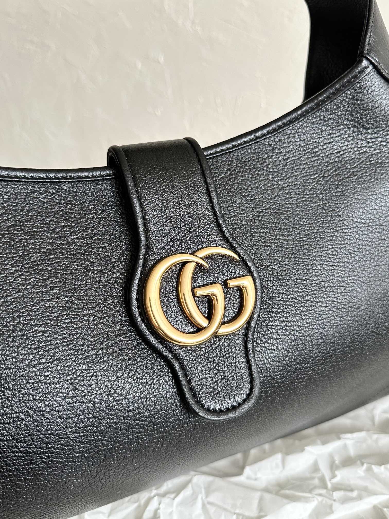 APHRODITE GROSSE 47 SCHULTERTASCHE AUS SCHWARZEM KALBSLEDER