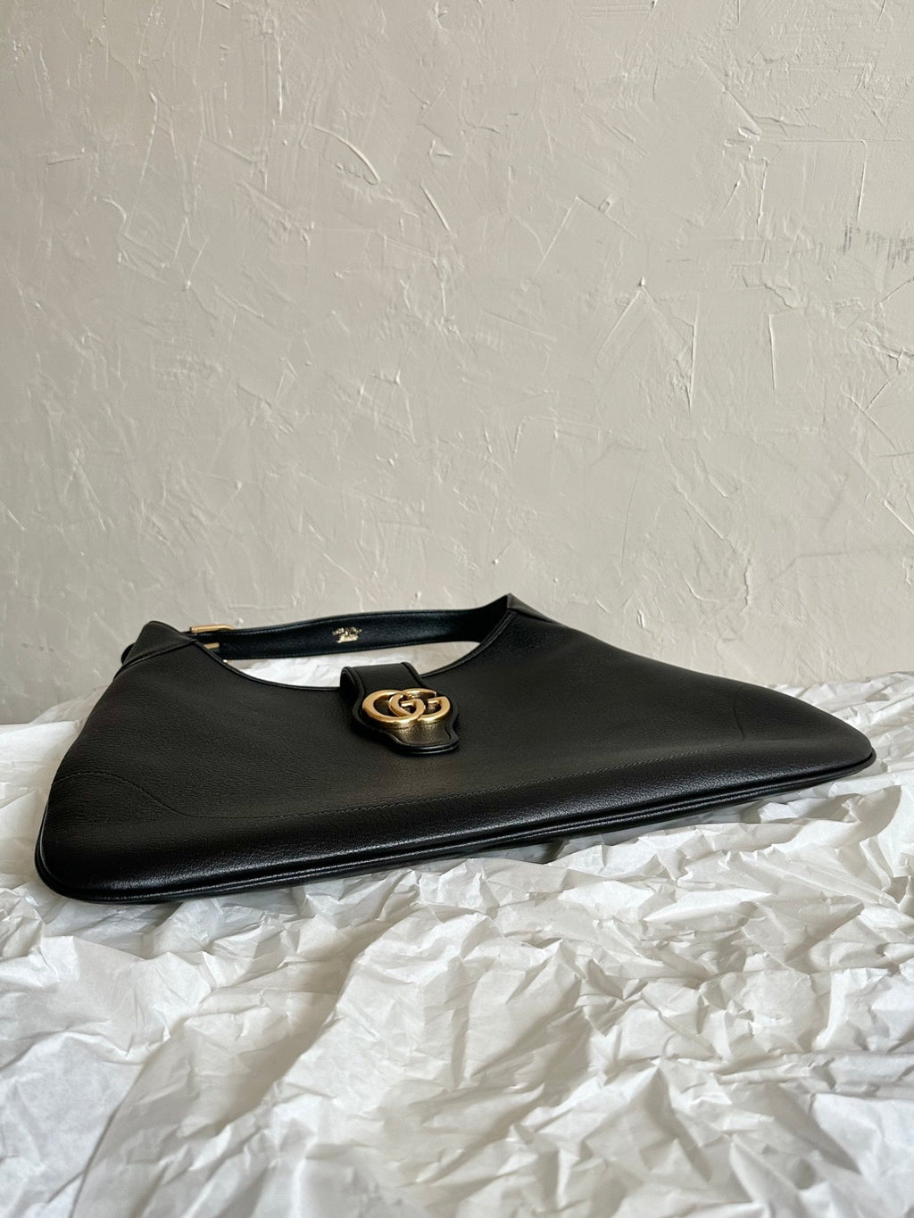 APHRODITE GROSSE 47 SCHULTERTASCHE AUS SCHWARZEM KALBSLEDER