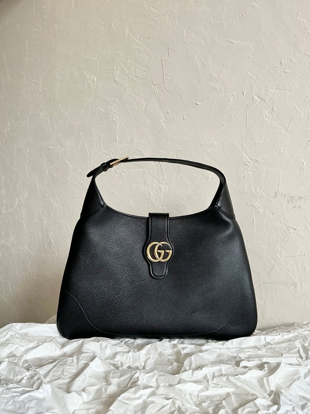 APHRODITE GROSSE 47 SCHULTERTASCHE AUS SCHWARZEM KALBSLEDER