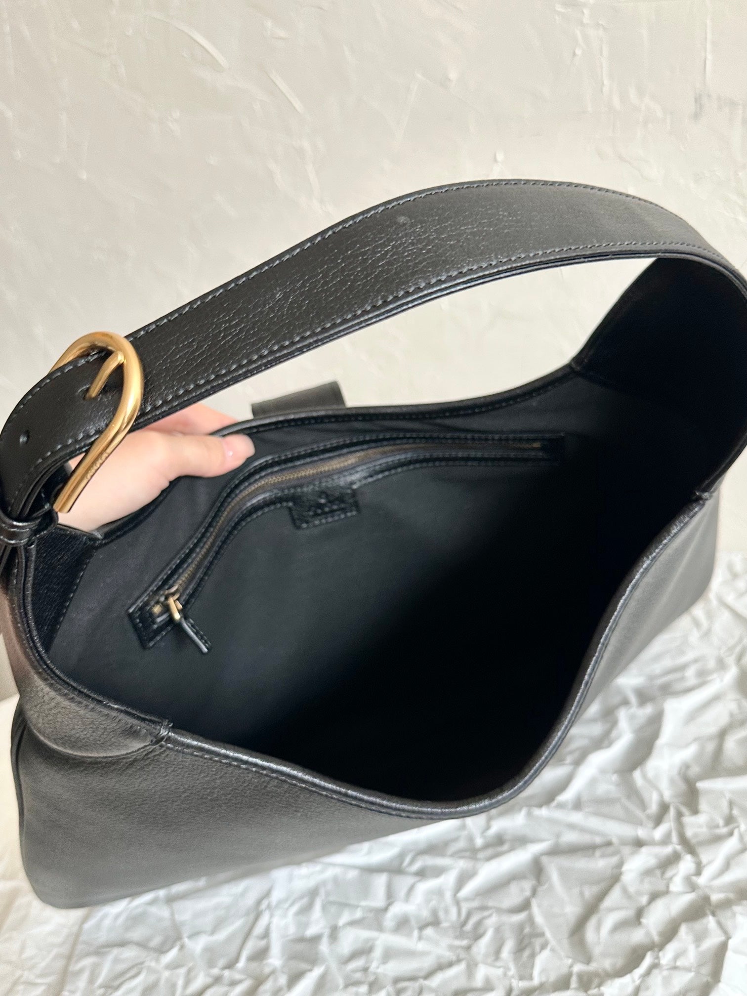 APHRODITE GROSSE 47 SCHULTERTASCHE AUS SCHWARZEM KALBSLEDER