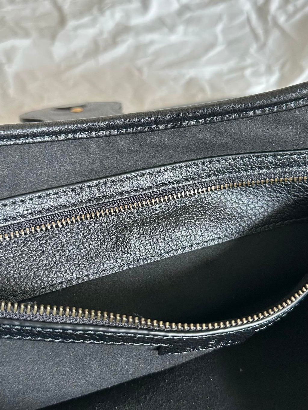 APHRODITE GROSSE 47 SCHULTERTASCHE AUS SCHWARZEM KALBSLEDER