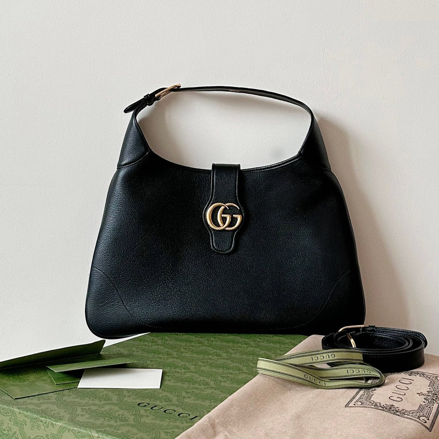 APHRODITE GROSSE 47 SCHULTERTASCHE AUS SCHWARZEM KALBSLEDER