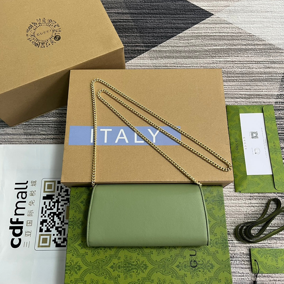 BLONDIE SCHULTERTASCHE 21 IN GRÜNEM KALBSLEDER GOLDENE BESCHLÄGE