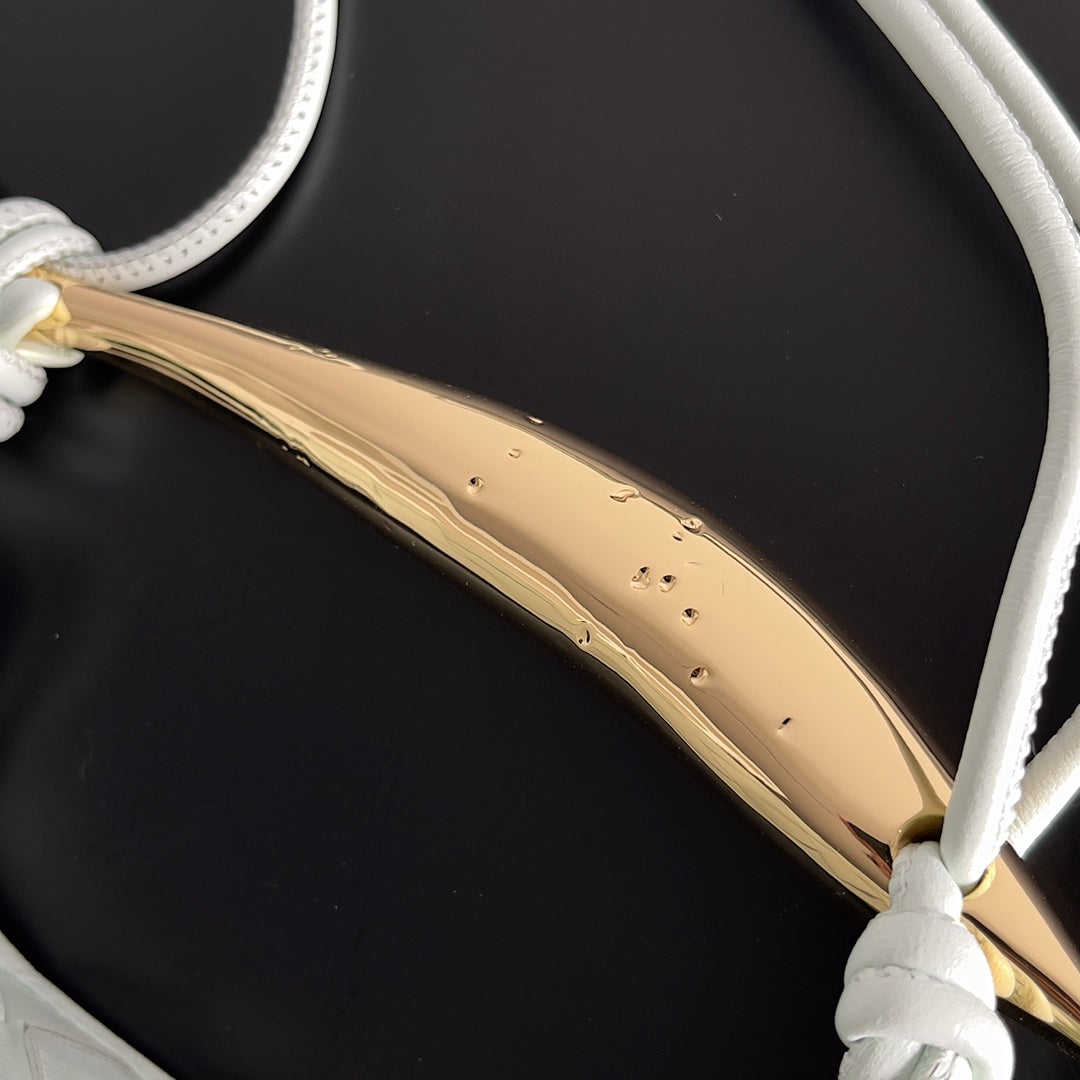 SARDINE 20 MIT KETTE IN WEISSEM LAMMHAUT