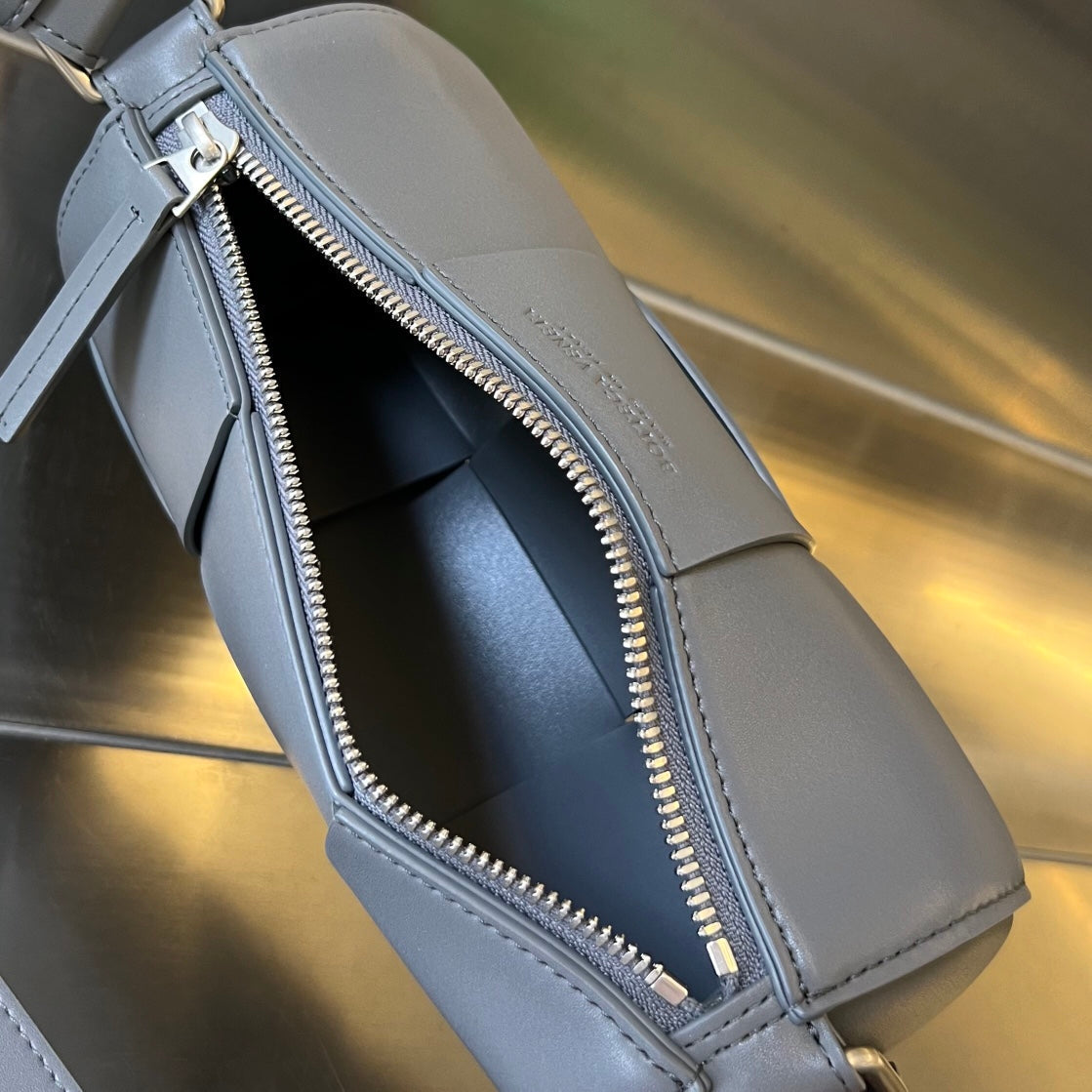 KLEINER ZYLINDER-KASSETTE 21 ZOLL LAVA-GRAUES KALBSLEDER