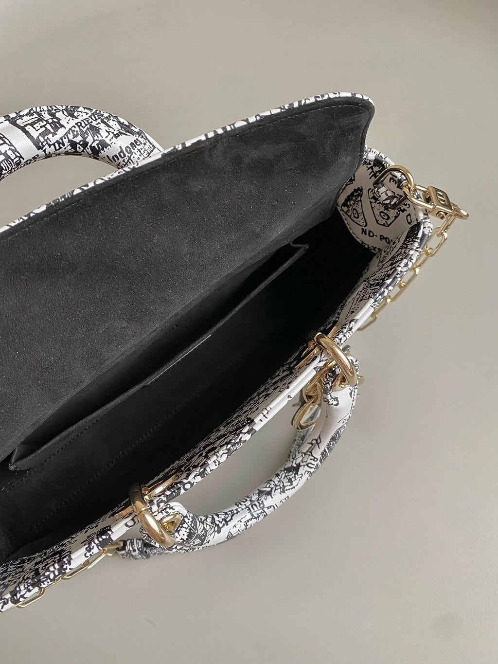 D-JOY 26-TASCHE MITTELGROSSE IN SCHWARZ-WEISSEM KALBSLEDER